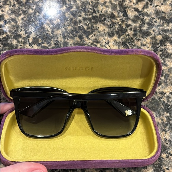 AUTHENTIC GUCCI SUNGLASSESS - Picture 2 of 4